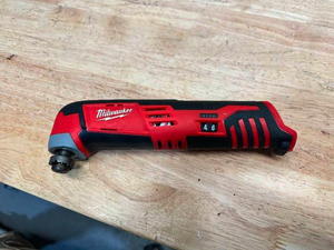 lot 27 image: Milwaukee M12 12V Lithium-Ion Cordless Oscillating Multi-Tool Model# 2426-20 -Tool Only