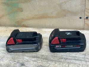lot 81 image: MILWAUKEE Lot of 2- M18 Batteries 2.0Ah