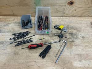 lot 83 image: Lot of Miscellaneous ToolsDrill Bits