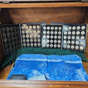 lot 6 image: (2) Fifty States Quarter Collections in Books-100 Coins,Complete