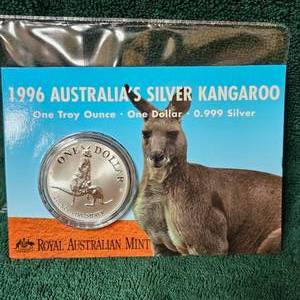 lot 9 image: 1999 Silver Kangaroo. 1 Troy Ounce Dollar, Royal Australian Mint UNC