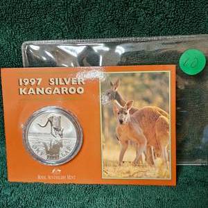 lot 10 image: 1999 Silver Kangaroo. 1 Troy Ounce Dollar, Royal Australian Mint UNC