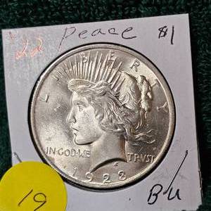 lot 19 image: 1922 Peace Dollar $1 in BU 