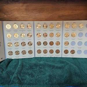 lot 33 image: 2007-2016 Presidential Dollar Set
