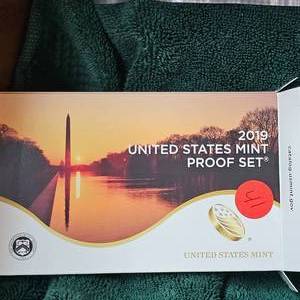 lot 41 image: 2019 US Mint Proof Set