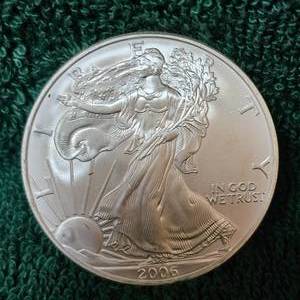 lot 73 image: 2006 Silver Eagle UNC