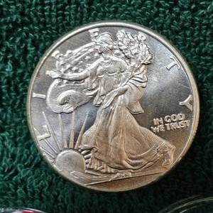lot 96 image: 2 oz Silver Eagle Round