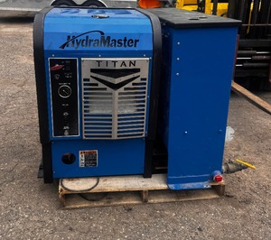 lot 14 image: Hydramaster Titan Commercial Water Vacuum with Tank Low Hours, truck mountable
