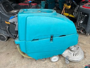 lot 32 image: Tennant T5 SPE MODEL HF2-V4-TN 24-20 floor scrubber