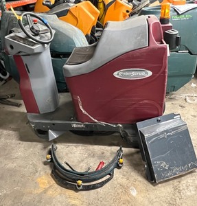 lot 37 image: Roboscrub 20 minuteman Brain OS powered model BE-MK2A-MR20 floor scrubber works needs batteries