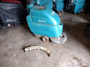 lot 15 image: 5300 Tennant Floor Scrubber