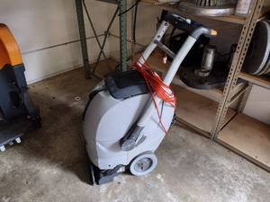 lot 7 image: Advance ES4000 XLP Floor Scrubber