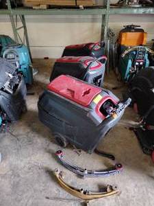 lot 25 image: 3 viper AS7690T floor scrubbers with squeegee. 1 scrubber works but needs new battery 2 dont work