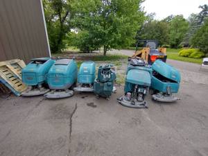 lot 42 image: 6 Walk Behind Floor Scrubbers including Tennant T500, T600E, 5680 and Nobles Speed Scrub