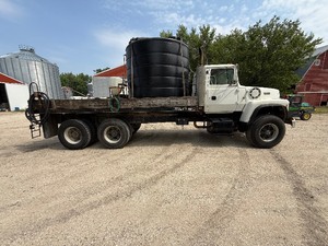 1992 Ford L8000 Tender Truck
