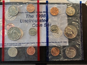 lot 9 image: 1998 P & D Mint Set