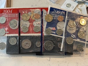 lot 12 image: 2004 P & D Mint Set