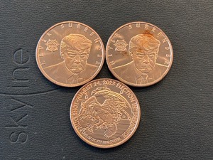 lot 25 image: 1 Ounce .999 Fine Copper Round Trump 3 Total