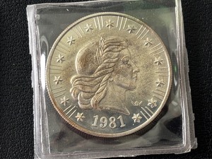 lot 52 image: 1 Ounce .999 Fine Silver Round 1981 American Eagle
