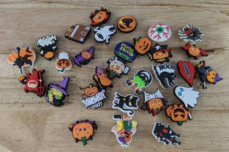 lot 53E image: 30 Brand New Halloween Character Croc Charms N