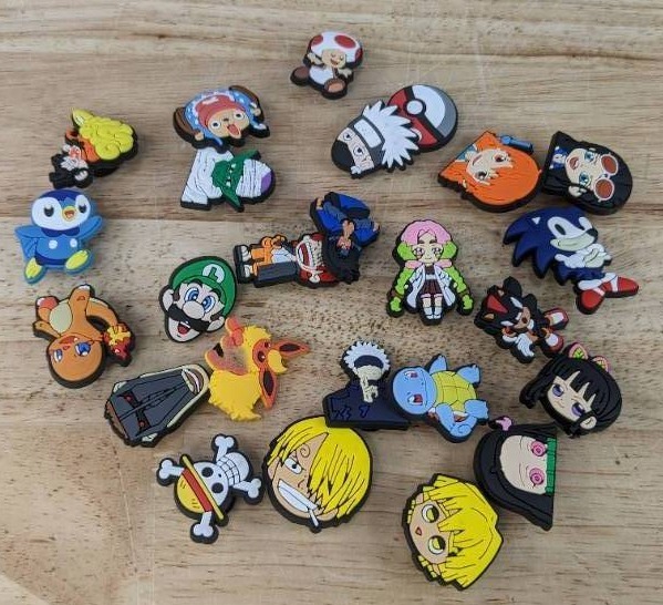 lot 34E image: 25 Brand New Video Game Character Croc Charms N