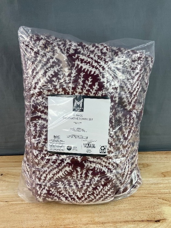 lot 26G image: Brand New Members Mark Hotel Premier Towel 4-Piece Set - Burgundy N