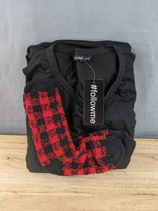 lot 88 image: Brand New Follow Me Womens Pajama Set With Socks Red Black Size 2XL N