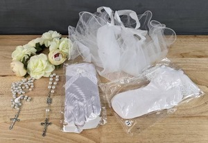 lot 108 image: Brand New First Communion Attire Size XL Flowered Head Band, Anklets, Veil with Hair Comb, Rosary, Bracelet and Gloves N