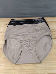 lot 138 image: 3 New Ellen Tracy Womens Underwear in Black and Beige N