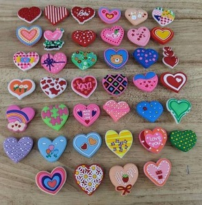 lot 88H image: 40 Brand New Heart Character Croc Charms N