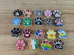 lot 58H image: 19 Brand New Dog Paw Croc Charms N