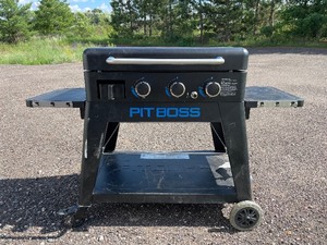 lot 3 image: Pit Boss 3 Burner Deluxe Flat Top Propane Gas Griddle F