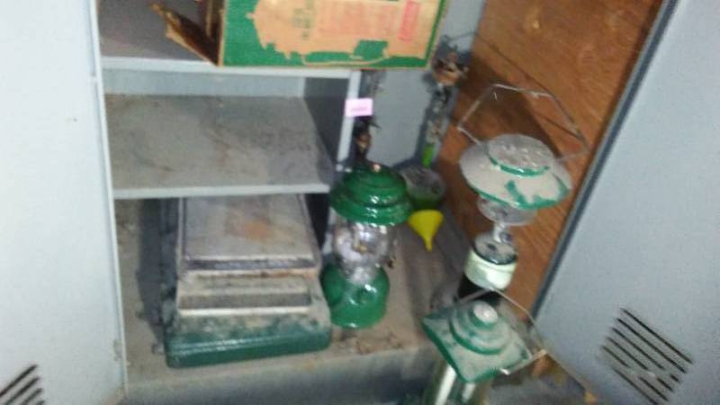 lot 56 image: Coleman Lanterns (5), Stove.
