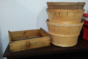 lot 4 image: DiGiorgio Fruit Crate and Bushel Baskets (3)