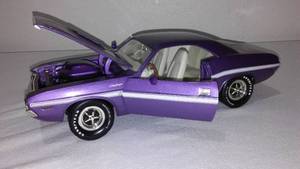 ETRL 70 Dodge Challenger, 1/18 scale.