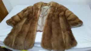 lot 24 image: Vintage Heritage Mink Stole