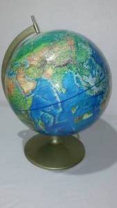 lot 26 image: Rand McNally world Portrait Globe.