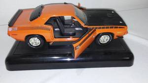 lot 46 image: ETRL 1970 Plymouth Barracuda Cuda, 118 scale.