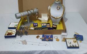 lot 125 image: Vintage Avon Jewelry