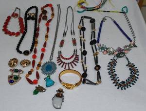 lot 184 image: Vintage Costume Jewelry, 1940s And Newer.