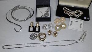 lot 188 image: Vintage Silver Tone, Rhinestone, Clip-On And More.