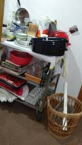lot 17 image: Kitchen Housewares Assortment, Vintage.