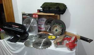 lot 79 image: Assorted Saw Blades, Canvas Tool Bags (new).
