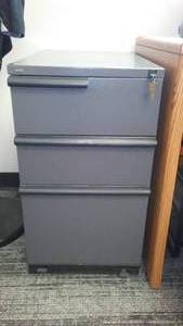 lot 402 image: Locking Filing Cabinet, 3-Drawer with Key