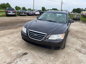 lot 12 image: 2010 Hyundai Sonata