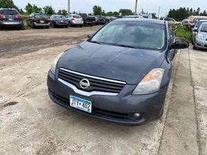 lot 11 image: 2008 Nissan Altima