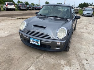 lot 15 image: 2004 Mini Cooper