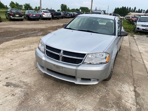 lot 14 image: 2008 Dodge Avenger