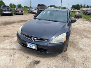 lot 13 image: 2004 Honda Accord