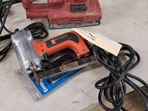 lot 220 image: Roberts Electric Stapler 10-800 with Empire Contour Gauge Staples